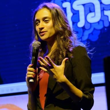 רוני קום שואל שאלות קשות את יוליה סגלין - יזמת שבוחרת לא להיות גדולה?