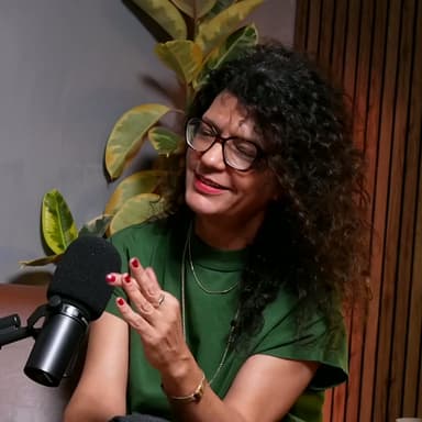 להמציא את האני | שירה סתיו: על הממואר הפואטי, הזהות שהספרות מייצרת והאפשרות לכתוב חיים מחדש