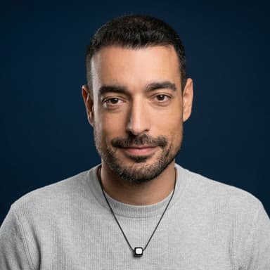 אביעד משל מארח את עומרי כהן