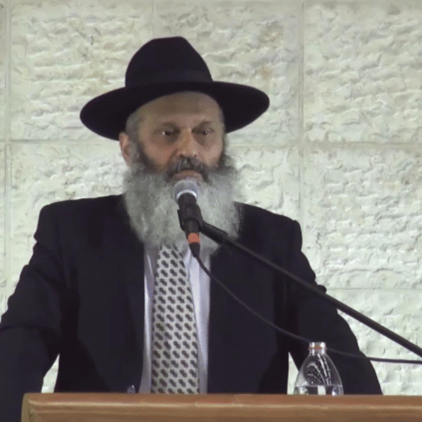 ואיש –משענתו בידו | הרב ראובן פיירמן