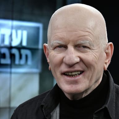 אלי לוזון: "כל ילד שתופס מיקרופון ממלא את מנורה. הם לא זמרים"