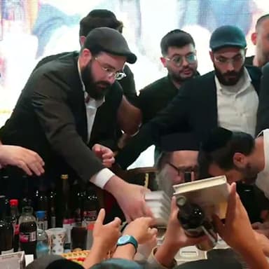חלוקת יין ודבש - במעמד האדמו"ר רבי יאשיהו יוסף פינטו שליט"א - יום שני - כ"ה אלול - תשפ"ו - תל - אביב