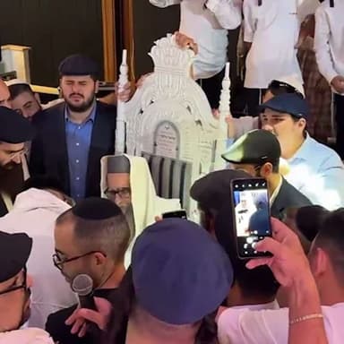 מעמד ברית מילה באשקלון - יושב סנדק - האדמו"ר הצדיק רבי יאשיהו יוסף פינטו שליט"א -ד' בתשרי - תשפ"ו