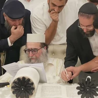 כתיבת האותיות - במעמד האדמו"ר רבי יאשיהו יוסף פינטו שליט"א - מוצש"ק - ח' בתשרי - תשפ"ו - אשדוד