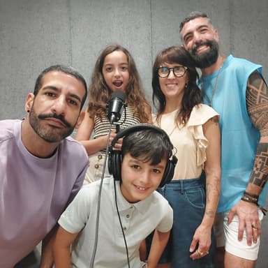 פרק 30: שני בתים, לב אחד - שיחה משפחתית ללא פילטרים על הורות משותפת. אורחים: רנה וריי