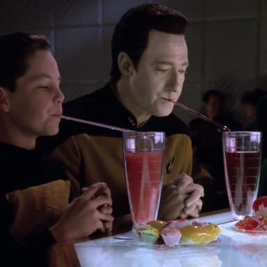 TNG 5x11: Hero Worship