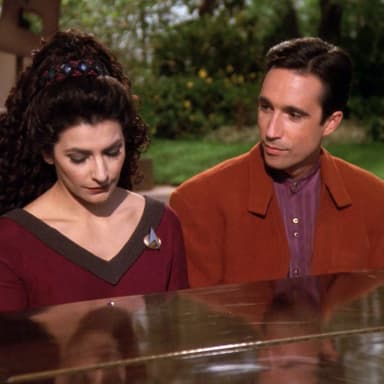 TNG 5x13: The Masterpiece Society