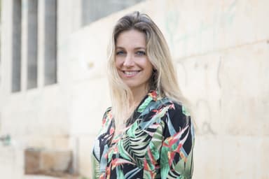 טריילר - "אנשים טובים באמצע הדרך" - ינואר 2026